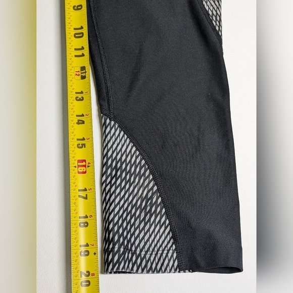 Nike Womens Size S Dri-Fit Power Legendary Capris Tights Pants Black EUC - Picture 4 of 6